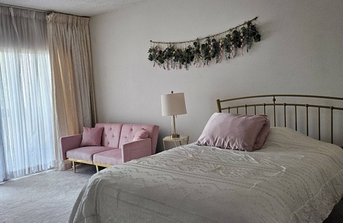 Montebello Condo | Cozy condo on hill top. with beautiful view of the city