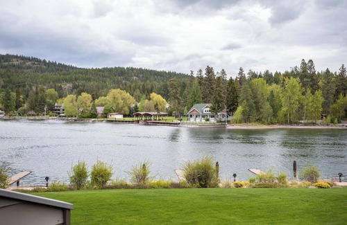 Bigfork Condo | Cozy condo w/stunning waterfront views & private balcony - Waterfront Studio with Great Views