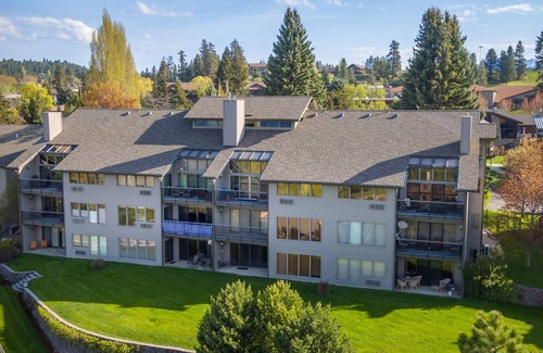Bigfork Condo | Cozy condo w/stunning waterfront views & private balcony - Waterfront Studio with Great Views