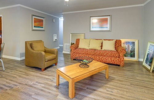 Macon House | Cozy & Convenient Macon Home ~ 3 Mi to Town!