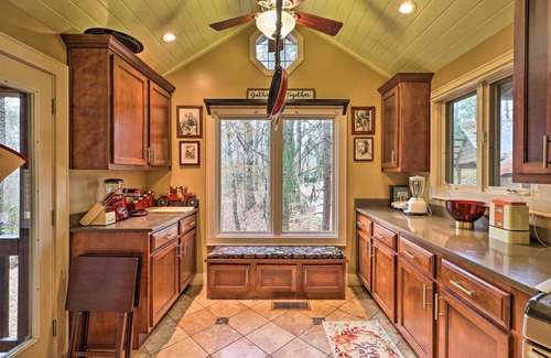 Conyers Cabin | Cozy Conyers Cabin w/Fireplace & Pool Table!