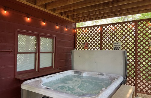 Ellijay Cabin | Cozy Coosawatee Cabin on top of Eagle Mountain with hot tub, fire pit and fun!