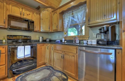 Eagle Mountain Cabin | Cozy Coosawattee cabin with a fire pit! - Cardinal Cabin