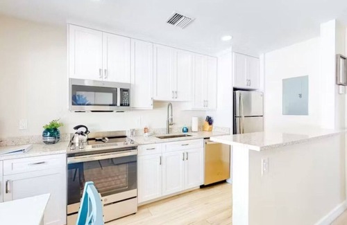 East Fort Lauderdale Apartment | Cozy Coral is a cozy coastal retreat one block from the beach.