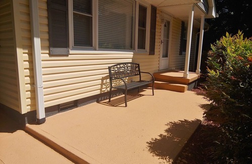 Royal Pines Cottage | Cozy Cork Cottage Asheville South/Private/Secure/Quaint/Near Airport