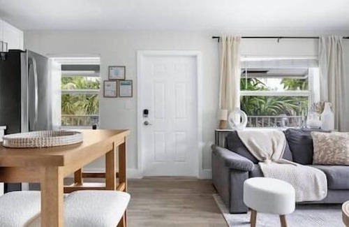 Hendricks and Venice Isles Condo | Cozy corner condo, just renovated, pool views