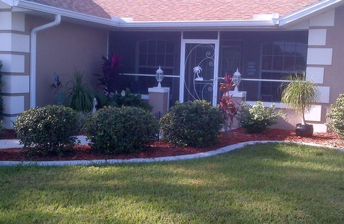 North Port House | Cozy Corner Home near Warm Mineral Springs and Beaches !