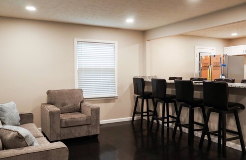 Speedway House | Cozy Corner House 9 min walk from Indianapolis Motor Speedway!