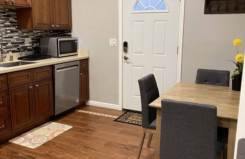 Salt Lake City Apartment | Cozy Corner in center of Murray, close by IMC, St Mark’s hospital and UofU