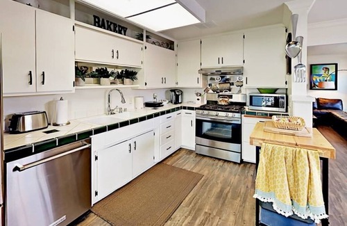 East Side Costa Mesa House | Cozy Costa Mesa house next to Newport Beach