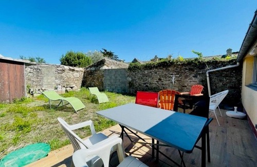 Saint-Pierre-Quiberon Villa | Cozy Cottage in Quiet Area, 700m from Wild Coast, 1km from Beach, Private Garden, Parking