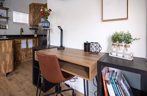 Watts Cottage | Cozy cottage 10 min from LAX and downtown