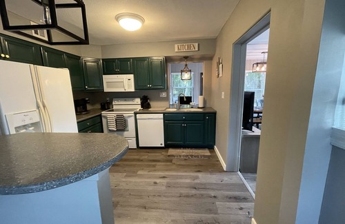 Gulf Gate Estates Cottage | Cozy cottage, 5 minutes from Siesta Key beach