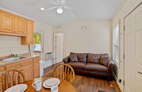 Queensbury Cottage | Cozy Cottage at Lake George Campsites!
