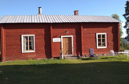 Overkalix House | cozy cottage by the lake near Överkalix