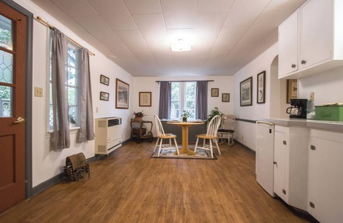 Three Forks Cottage | Cozy cottage centrally located –Ideal for Outdoors or Relaxing. No cleaning fee!