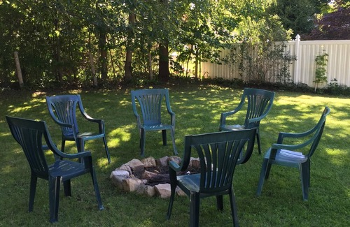 Charlevoix Cottage | Cozy Cottage. CHARLEVOIX IN TOWN! 3.5 Miles to Castle! 5 blocks from downtown!