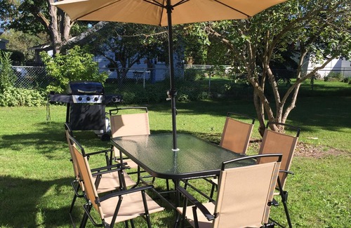 Charlevoix Cottage | Cozy Cottage. CHARLEVOIX IN TOWN! 3.5 Miles to Castle! 5 blocks from downtown!