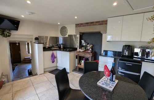 Stanbury House | Cozy Cottage Close to Haworth Sleeps 2 with Garden