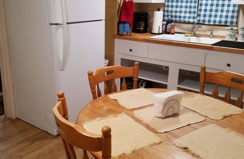 Barton Cottage | Cozy Cottage, Dog Friendly, Close to beach, Natural Wood, Waterfall on site