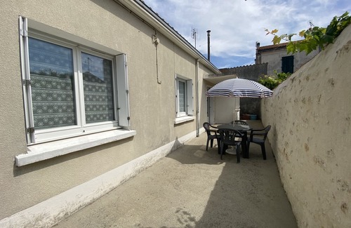 Fouras House | Cozy Cottage in Fouras - Steps from Beaches and Town Center
