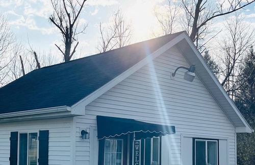 Lake Leelanau Cottage | Cozy Cottage in Lake Leelanau PERFECT for couples/Leelanau County experience!