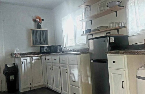 Maitland Cottage | COZY COTTAGE IN SELMAnOpens for 2025 season in April