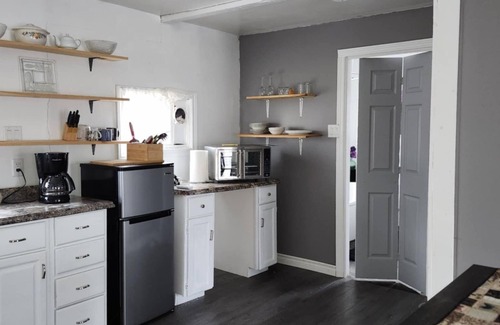 Maitland Cottage | COZY COTTAGE IN SELMAnOpens for 2025 season in April