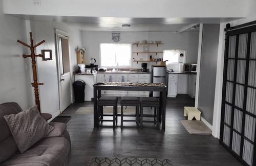 Maitland Cottage | COZY COTTAGE IN SELMAnOpens for 2025 season in April