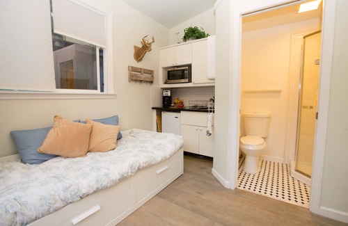 Berkeley House | Cozy cottage in upscale Claremont Court