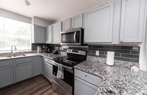 Titusville House | Cozy Cottage just minutes from Kennedy Space Center and Beaches