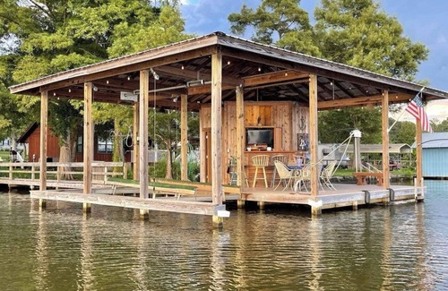 Cordele House | Cozy Cottage/mobile home on the water @ Lake Balckshear