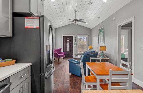 Port St. Joe Cottage | Cozy cottage near beach - Pet Friendly with large fenced yard