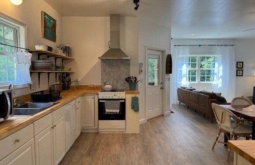 Albemarle House | Cozy Cottage near Lake Tillery, Uwharrie Forest. Bring boat or kayaks!