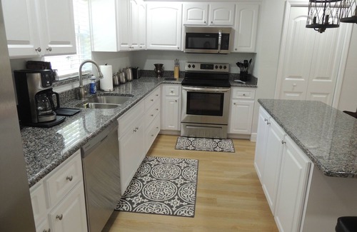 Brooksville Cottage | Cozy Cottage of Weeki Wachee