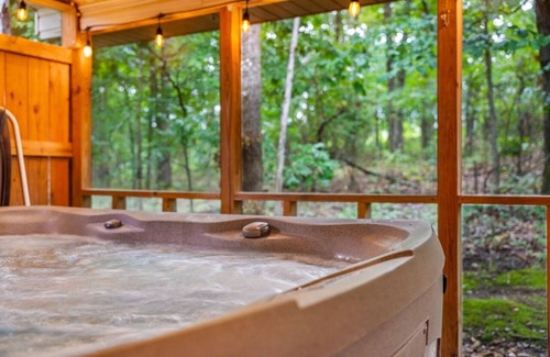 Branson Cottage | COZY COTTAGE - Private Hot Tub and Fire Pit