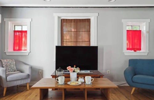 Ardentown House | cozy cottage retreat w/chiminea + Hammock