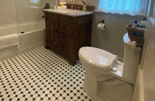 Athens House | Cozy Cottage, steps from uptown Athens and less than a mile from OU campus!