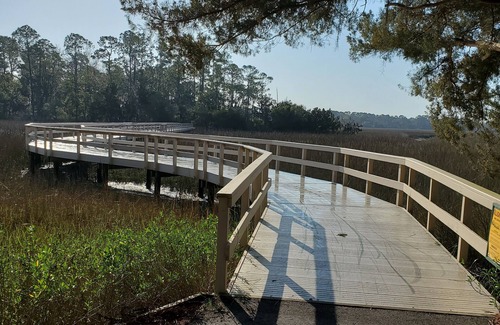Moss Creek Cottage | Cozy cottage with tidal salt marsh view. Walk to golf, tennis, pool, fitness ctr