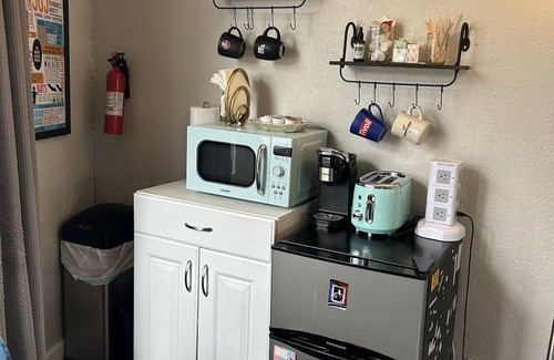Highland Park West House | Cozy cottage w/pool in convenient Highland Park!