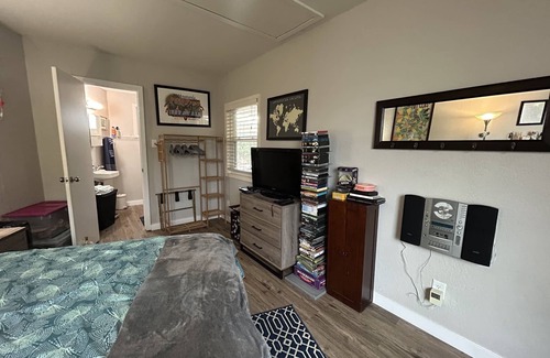 Highland Park West House | Cozy cottage w/pool in convenient Highland Park!