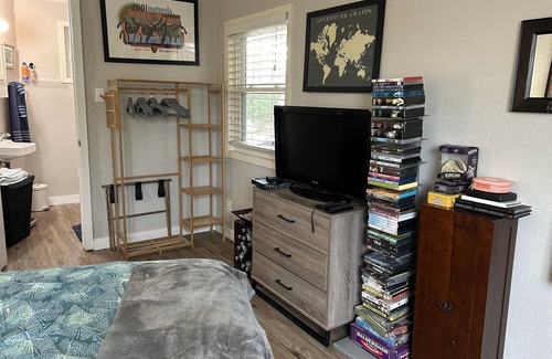 Highland Park West House | Cozy cottage w/pool in convenient Highland Park!