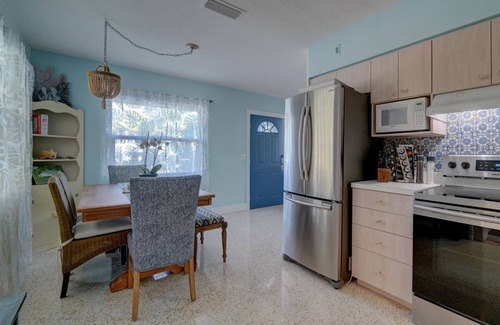 Anna Maria Cottage | Cozy Cottage w private Beach Access, AC&WiFi - NorthEnd AMI. No hurricane damage