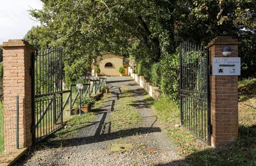 Lustignano House | Cozy cottage with beautiful countryside views and private pool.