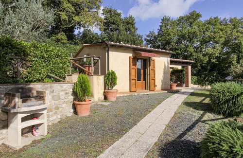 Lustignano House | Cozy cottage with beautiful countryside views and private pool.