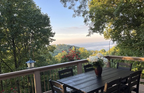 Dan River House | Cozy cottage with mountain views