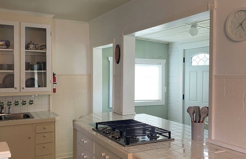 Garden Township Cottage | Cozy cottage with pond and lake views in charming Garden