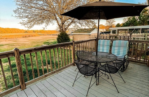 Cambridge Cottage | Cozy Cottage with Private Dock- Chesapeake Bay/Cambridge (Pet-Friendly)
