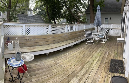 Hampton House | Cozy Cottage Within Walking Distance to Beach