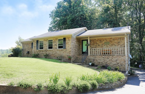 Culleoka Cottage | Cozy Country Cottage